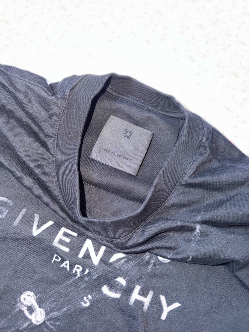 The cutest Givenchy Trompe Loeil paperclip t shirt😍😍 - Picture 3 of 5